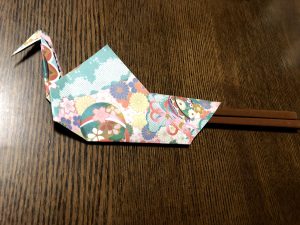 折り紙1枚で簡単！！鶴の箸袋の折り方写真１