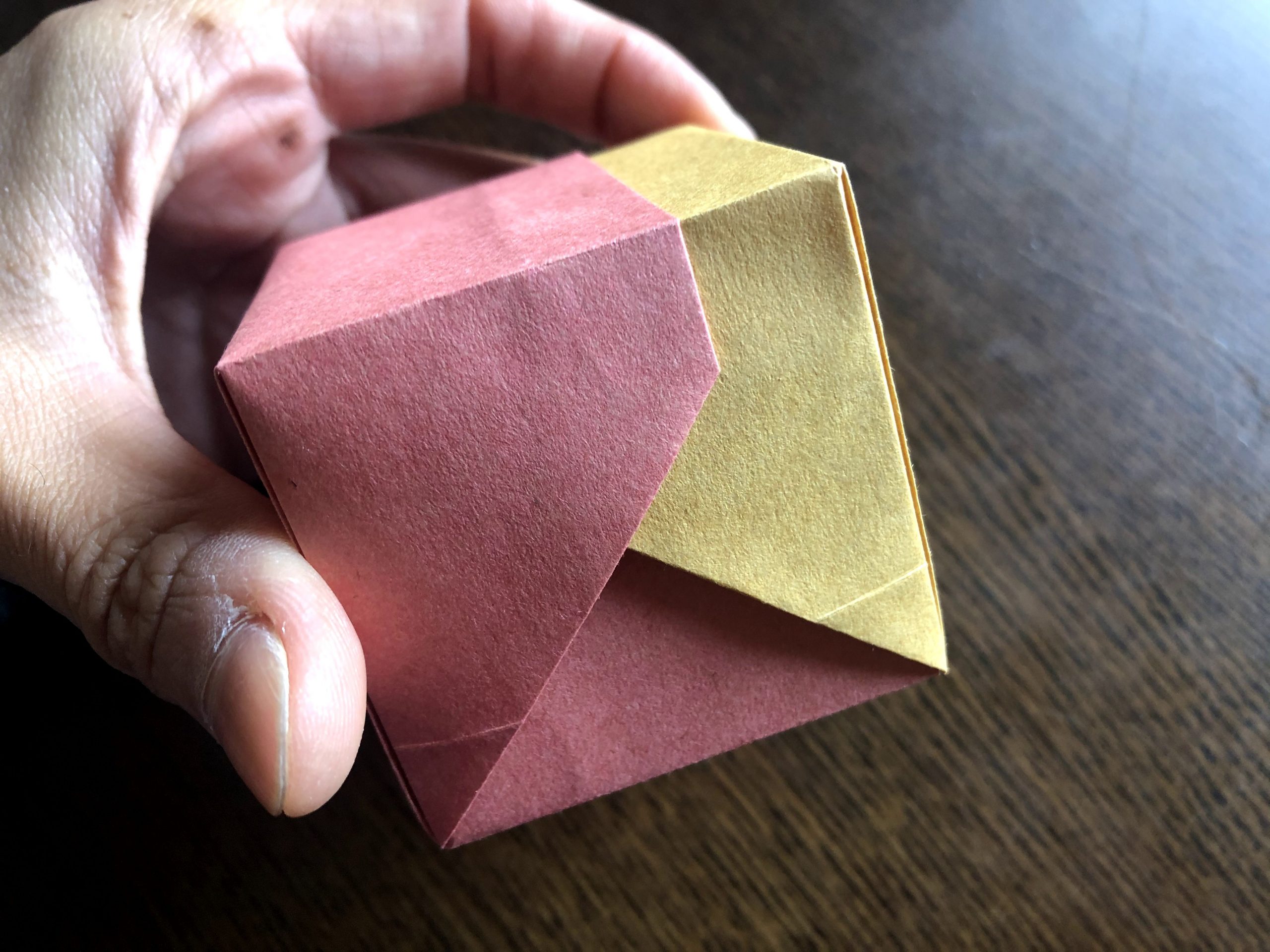 折り紙 可愛いふた付き正方形boxの折り方 お菓子や小さなアクセサリー入れに
