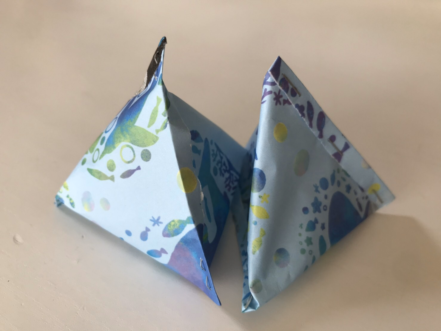 折り紙で三角テトラパックの作り方 プチギフト入れに手作りボックス